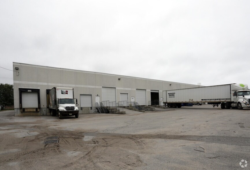 More Photos Of 23 Progress Dr, Orillia Warehouse For Lease