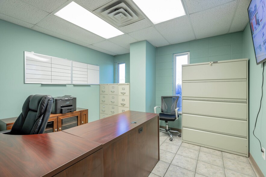 More Photos Of 218 Industrial Park Dr, Soddy Daisy Light Distribution For Sale