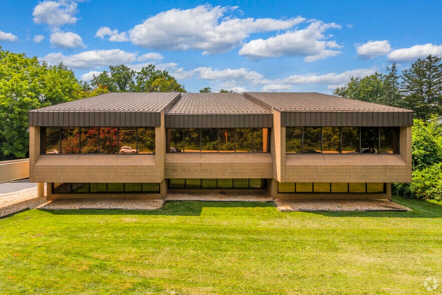 More Photos Of 11404 Old Georgetown Rd, Rockville Office For Sale