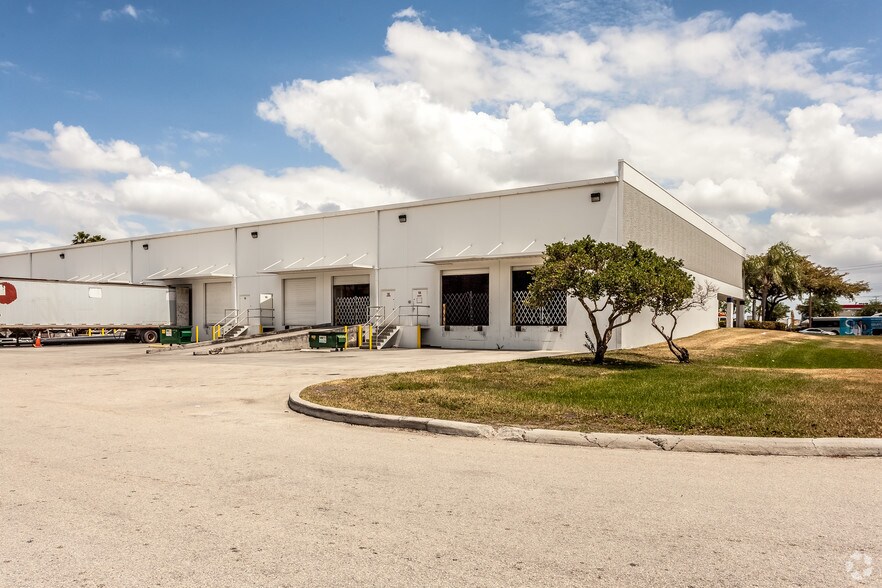 More Photos Of 10125 NW 116th Way, Medley Showroom For Lease