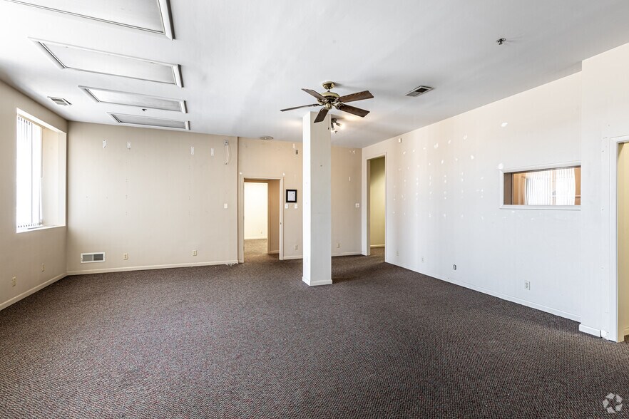 More Photos Of 1813-1831 Holmes St, Kansas City Light Distribution For Sale