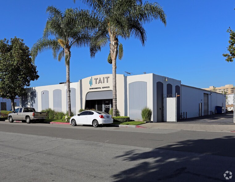 More Photos Of 2131 S DuPont Dr, Anaheim Industrial For Lease