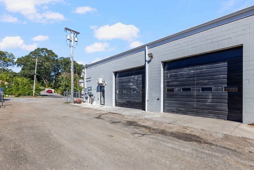 More Photos Of 30 Starr St, Johnston Warehouse For Lease