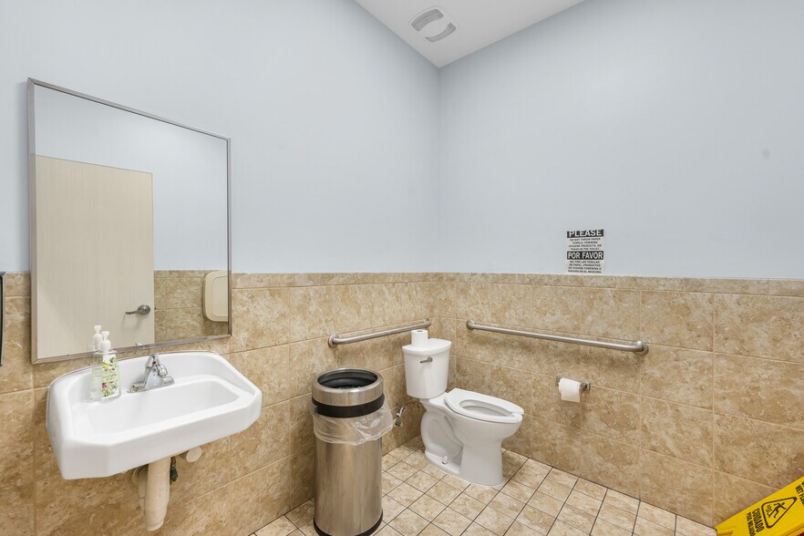 More Photos Of 3326 Watters Rd, Pasadena Office For Sale