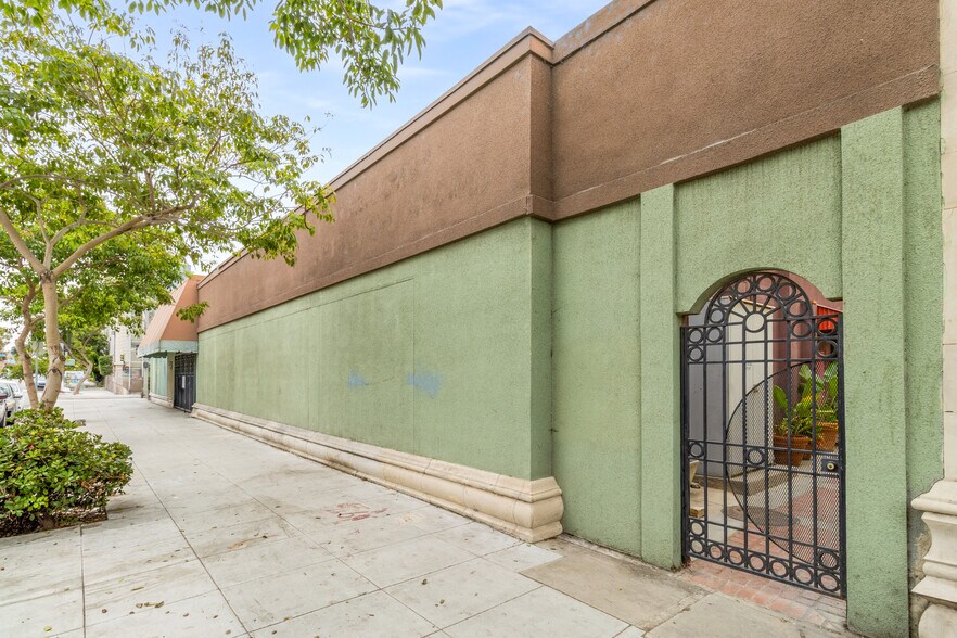 More Photos Of 434 3rd St, Long Beach Distribution For Sale