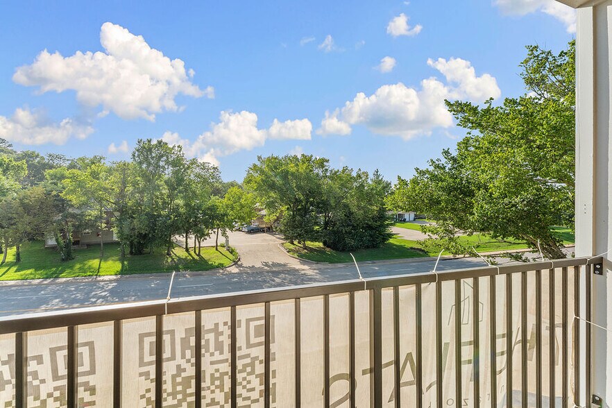 More Photos Of 2004 S Razorback Rd, Fayetteville Apartments For Sale