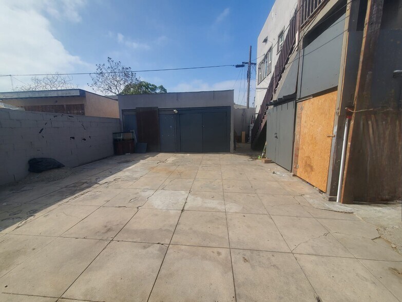 More Photos Of 5252 S Hoover St, Los Angeles Office Residential For Lease
