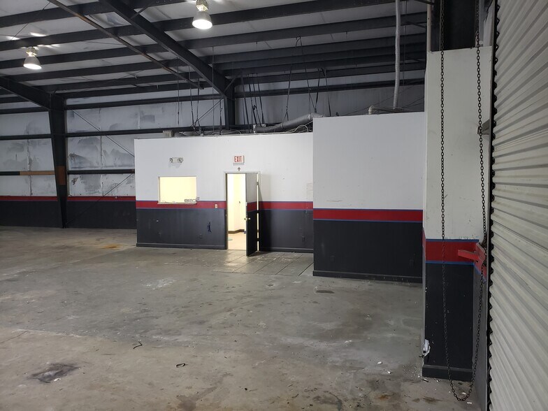 More Photos Of 1927-1935 SW South Macedo Blvd, Port Saint Lucie Warehouse For Lease