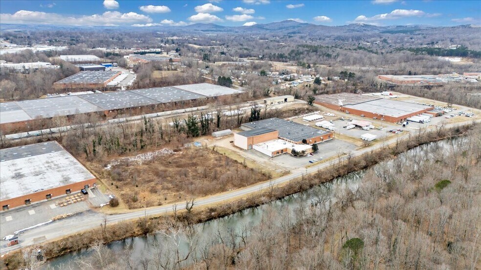 More Photos Of 650 Frith Dr, Ridgeway Manufacturing For Lease