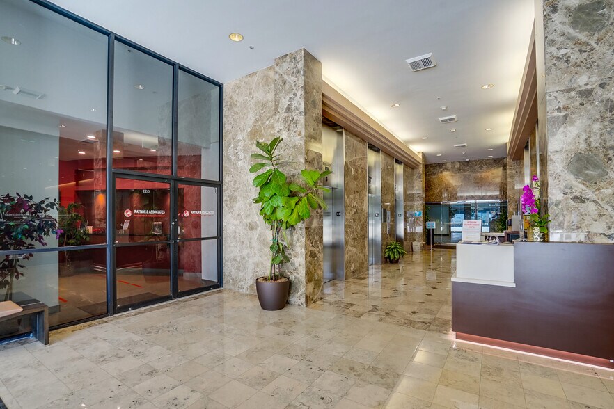 More Photos Of 16133 Ventura Blvd, Encino Office For Lease