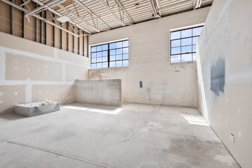 More Photos Of 8019 Monticello Ave, Skokie Industrial For Sale