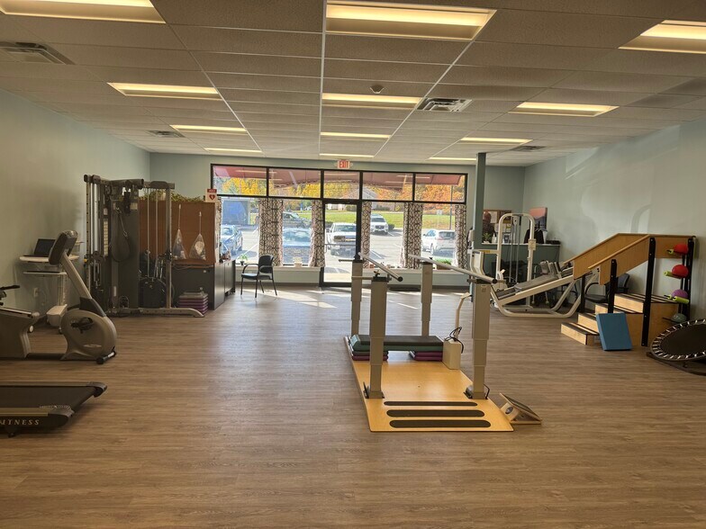 More Photos Of 12 Lakes Plaza Dr, Naples Storefront For Lease