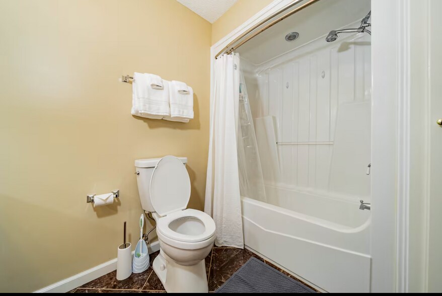 More Photos Of 84-86 Benson Rd, Travelers Rest Specialty For Sale