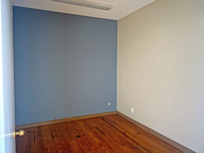 More Photos Of 1642 FM 2673, Canyon Lake Storefront Retail Office For Lease