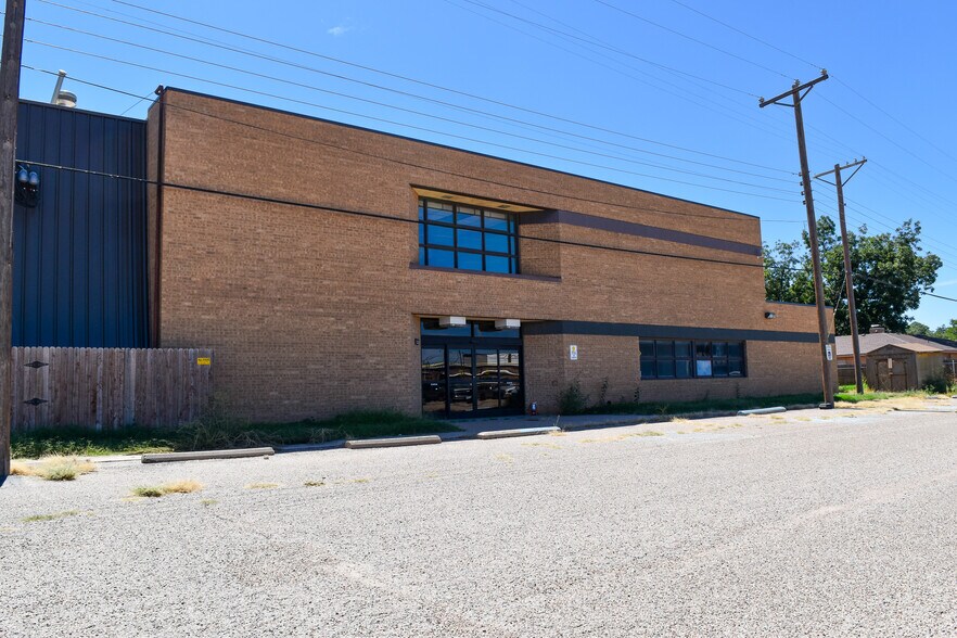 More Photos Of 3101 35th St, Lubbock Health Club For Sale