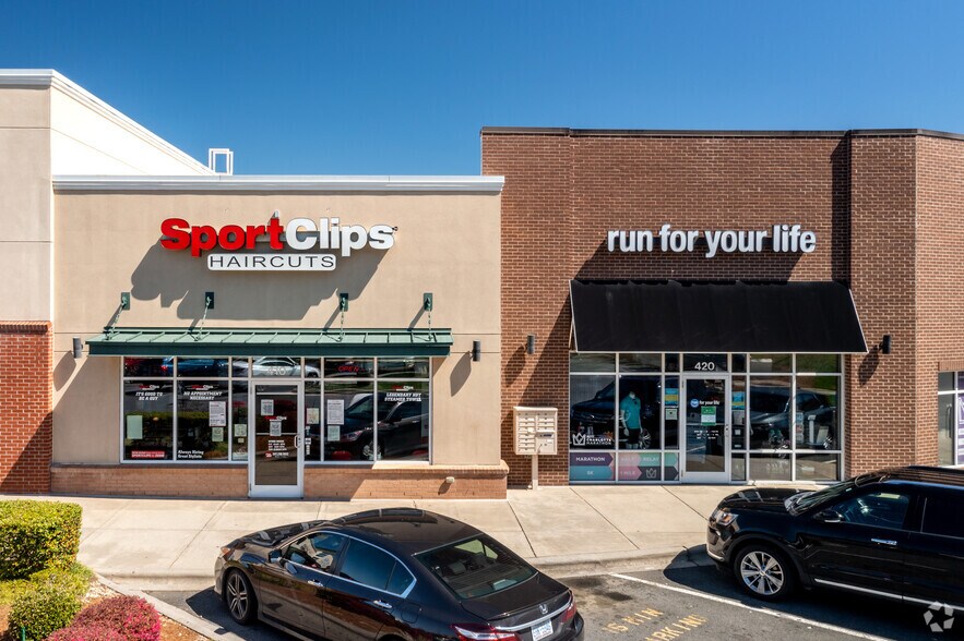 More Photos Of 1816-1824 E Arbors Dr, Charlotte Storefront For Lease