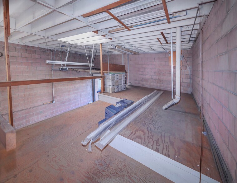 More Photos Of 1093 Montgomery Ave, San Bruno Service For Sale