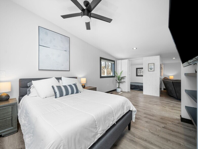 More Photos Of 1323 Cass St, Traverse City Flex For Sale