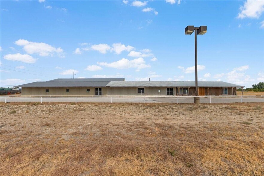 More Photos Of 3206 W Us Highway 377, Granbury Flex For Sale