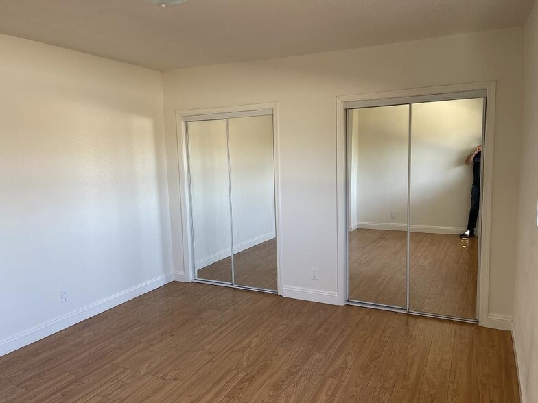 More Photos Of 426-428 W 77th St, Los Angeles Apartments For Sale