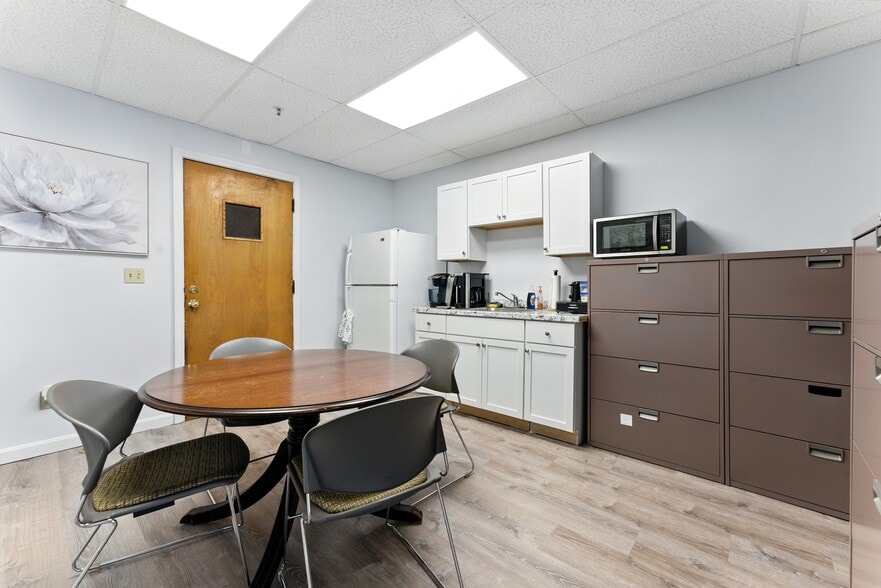 More Photos Of 178 New Bridge St, West Springfield Warehouse For Sale