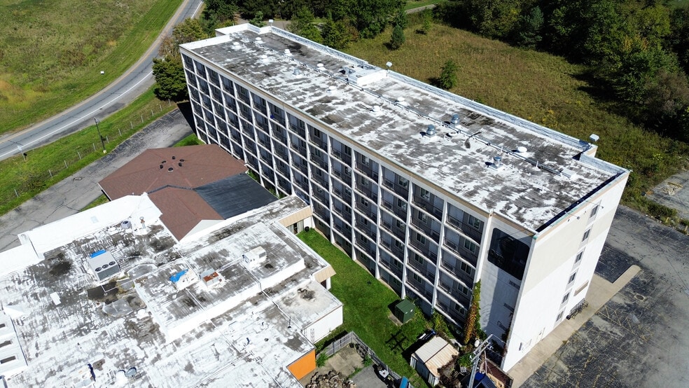 More Photos Of 4055 Belmont Ave, Youngstown Hotel For Sale