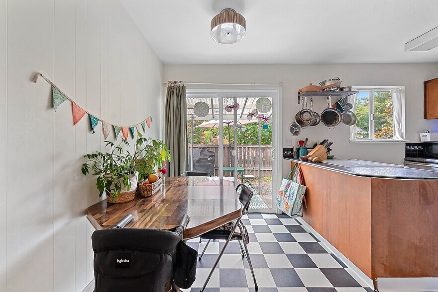More Photos Of 806 SE Nehalem St, Portland Apartments For Sale