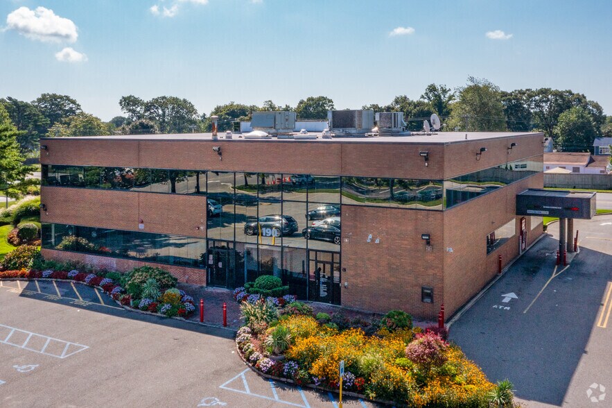 More Photos Of 190 Motor Pky, Hauppauge Office For Lease