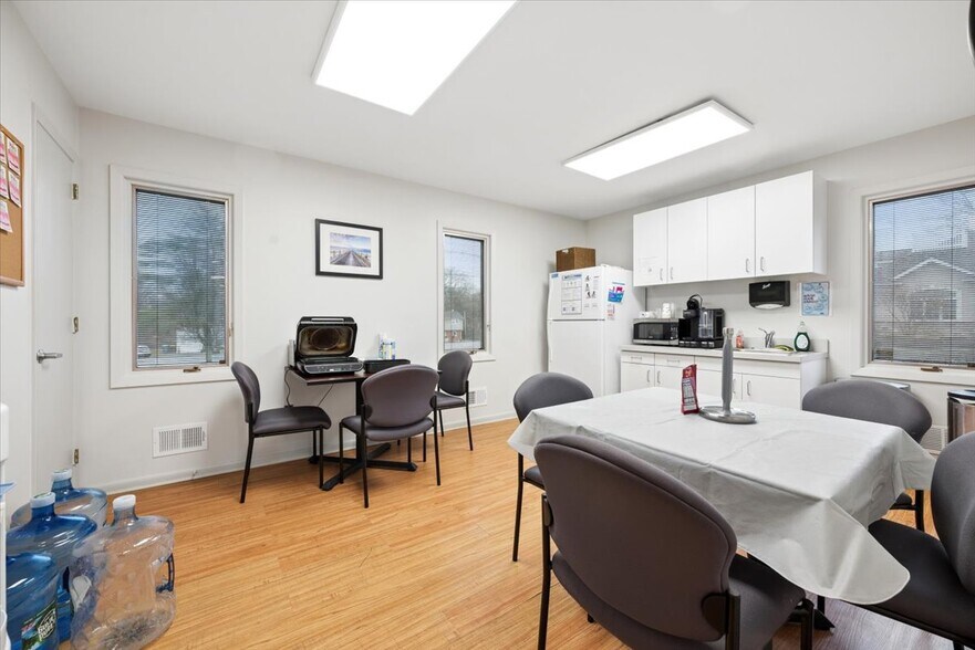 More Photos Of 762 US HIGHWAY 202/206, Bridgewater Medical For Lease