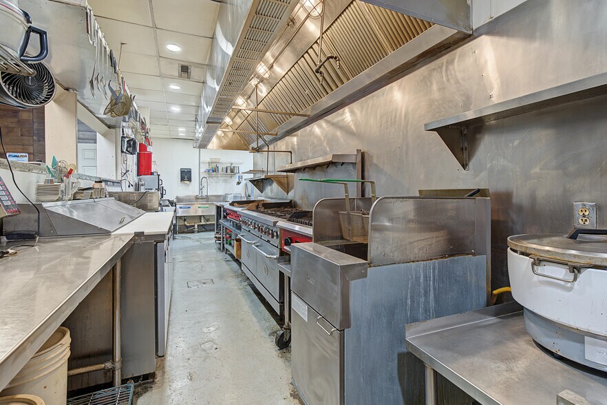 More Photos Of 1901 W Pioneer Pky, Arlington Restaurant For Sale