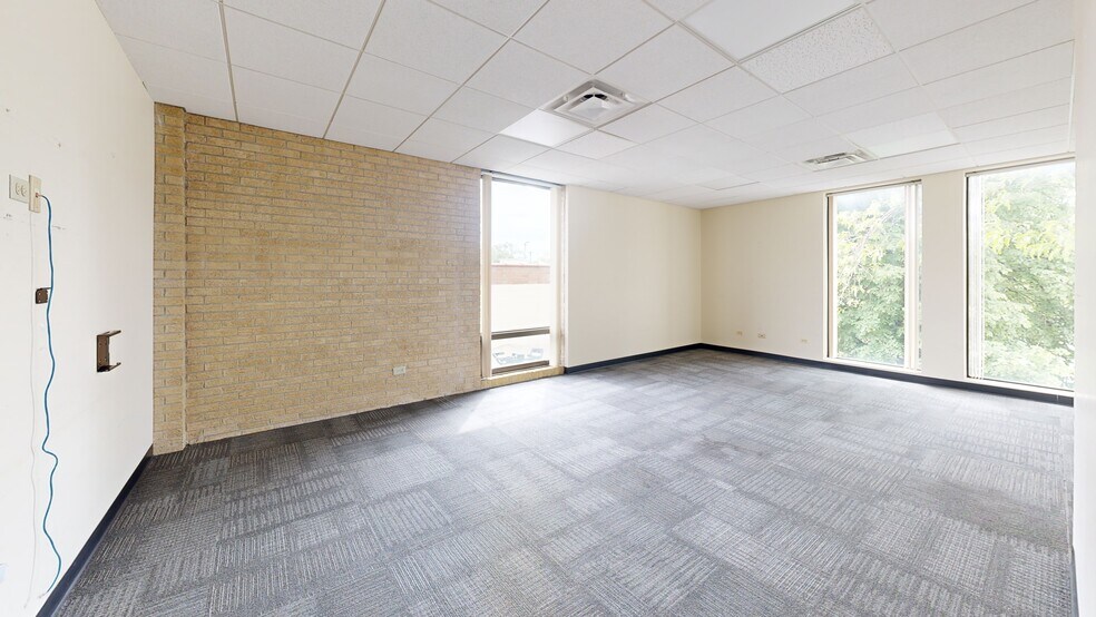 More Photos Of 17926 S Halsted St, Homewood Office For Sale