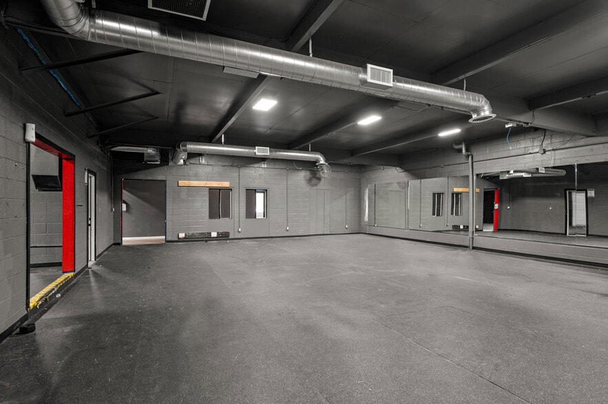 More Photos Of 8020 Ronson Rd, San Diego Warehouse For Lease