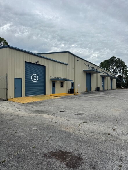 Primary Photo Of 1640 Mason Ave, Daytona Beach Warehouse For Lease