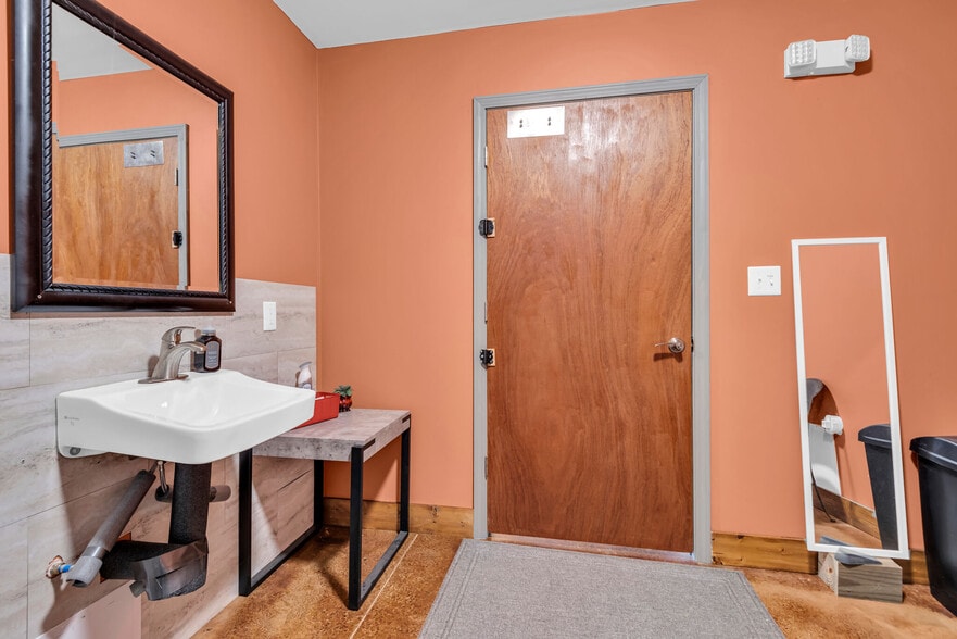 More Photos Of 1052 Debolt Ln, Centerville Manufacturing For Sale