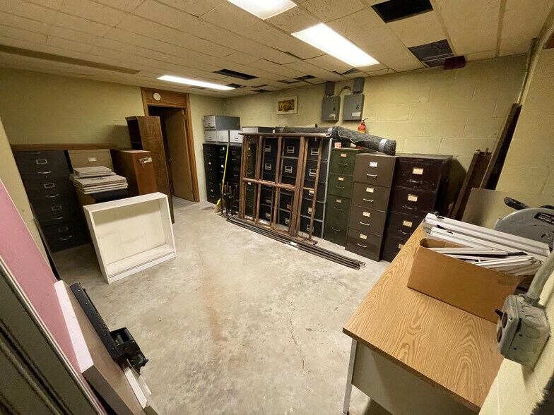 More Photos Of 1126 6th Ave, Beaver Falls Office For Sale