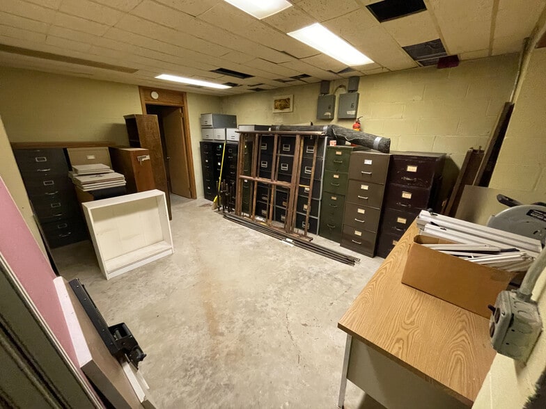 More Photos Of 1126 6th Ave, Beaver Falls Office For Lease