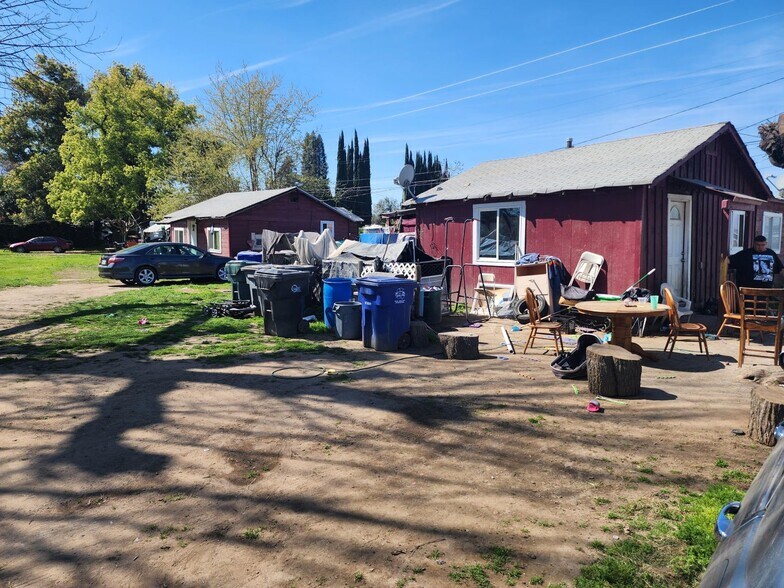 More Photos Of 245 W Oakland St, Farmersville Apartments For Sale