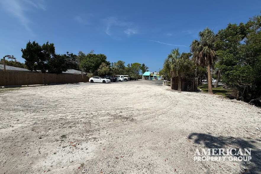 More Photos Of 5610 Gulf of Mexico Dr, Longboat Key Restaurant For Sale