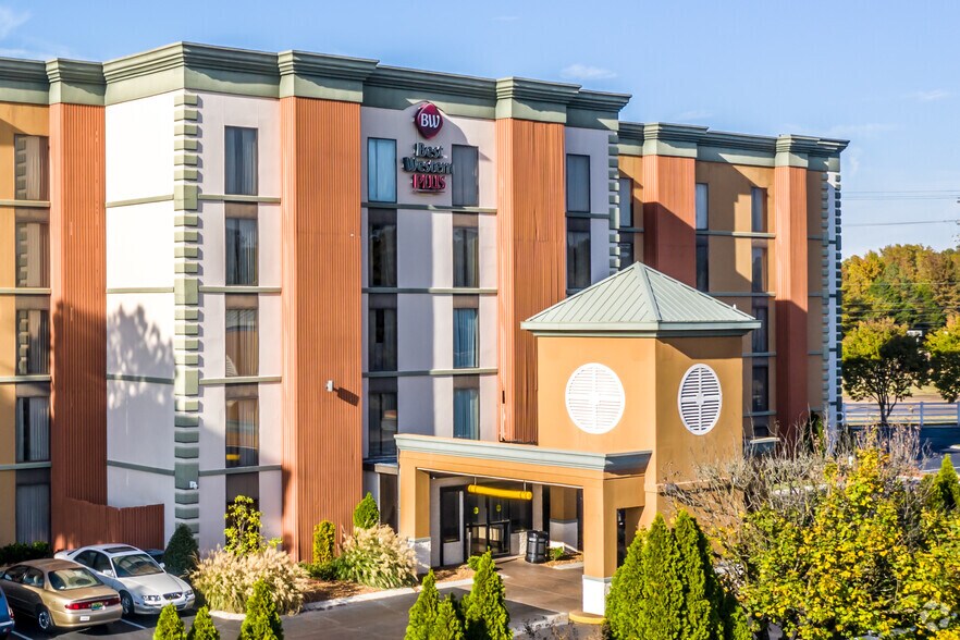 More Photos Of 8635 US Highway 64, Memphis Hotel For Sale