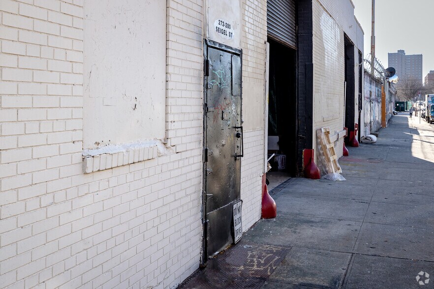 More Photos Of 272-280 Seigel St, Brooklyn General Retail For Lease