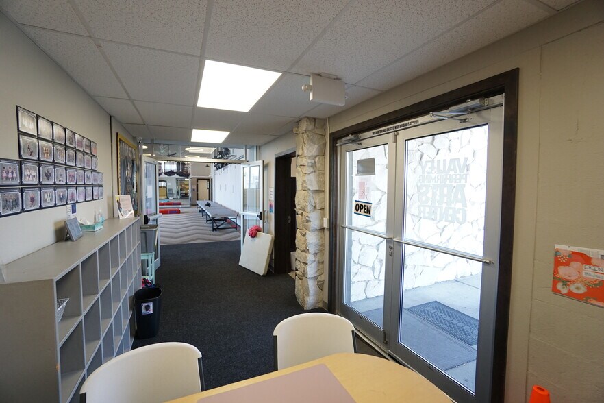 More Photos Of 401 S 7th St, Sunnyside Bank For Sale