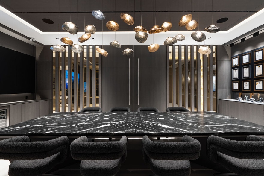 More Photos Of 1406 Pemberton Ave, North Vancouver Storefront For Sale