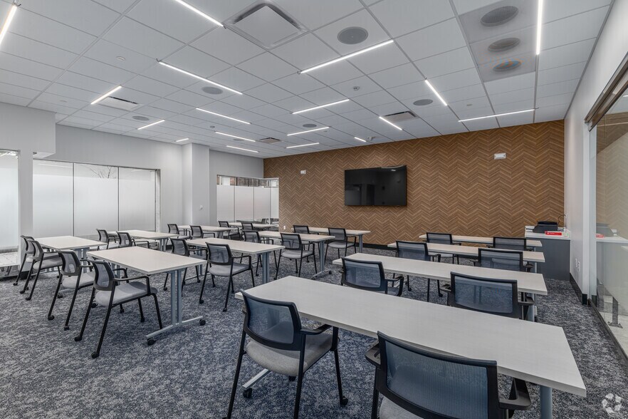 More Photos Of 222 Delaware Ave, Wilmington Office For Lease