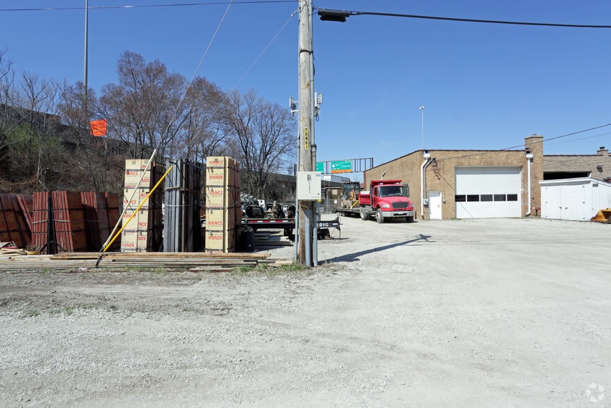 More Photos Of 535 N York Rd, Elmhurst Service For Sale