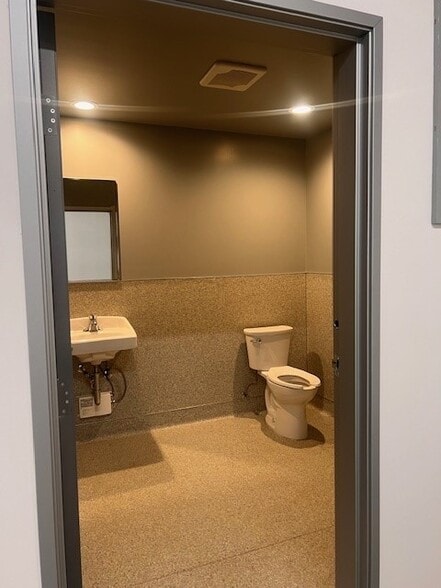 More Photos Of 501 Workman St, Bakersfield Light Distribution For Lease