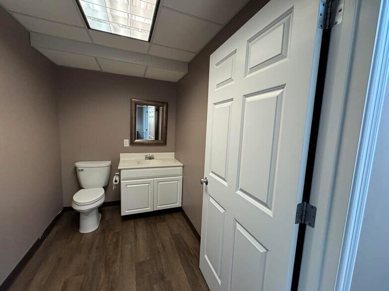 More Photos Of 222-224 Main St, Salem Office For Lease