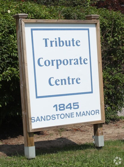 More Photos Of 1845 Sandstone Mnr, Pickering Warehouse For Lease