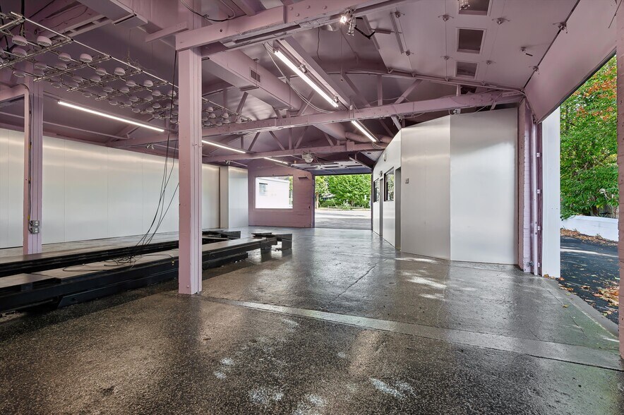 More Photos Of 9 Railroad Ave, East Hampton General Retail For Lease