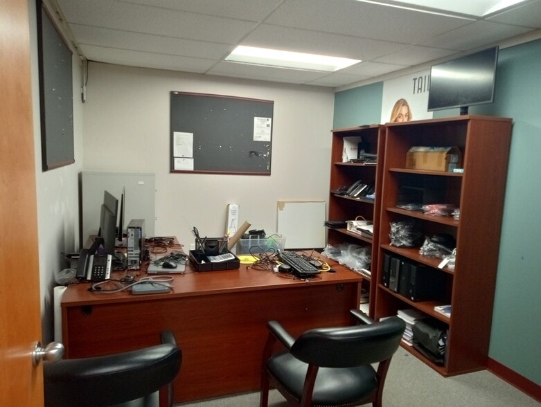 More Photos Of 8 Mall Ct, Savannah Office For Lease