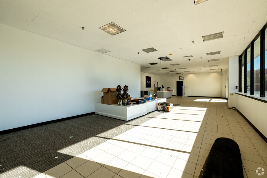 More Photos Of 1400-1420 N Parham Rd, Richmond Unknown For Lease